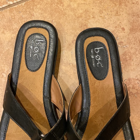 Born black flip flops size 9 - Picture 3 of 6